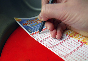 Euromillions player chooses lotto lucky winning numbers